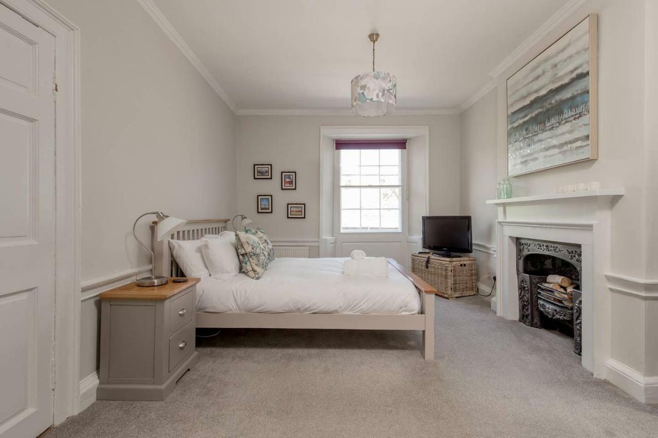 Altido Elegant Georgian 2-Bedrm Apt In Heart Of Old Town Lejlighed Edinburgh Eksteriør billede