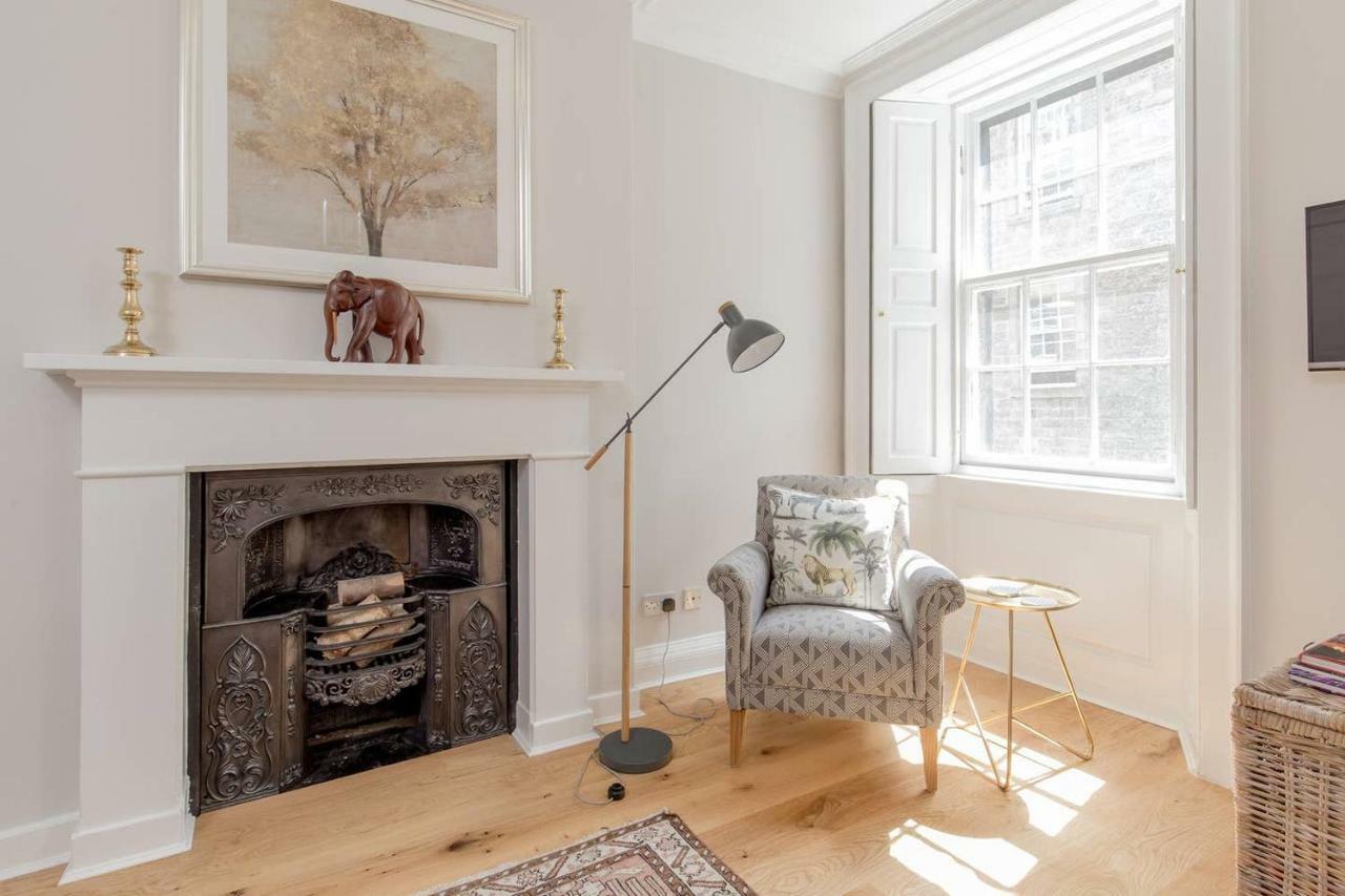 Altido Elegant Georgian 2-Bedrm Apt In Heart Of Old Town Lejlighed Edinburgh Eksteriør billede