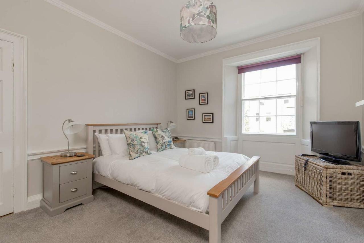 Altido Elegant Georgian 2-Bedrm Apt In Heart Of Old Town Lejlighed Edinburgh Eksteriør billede