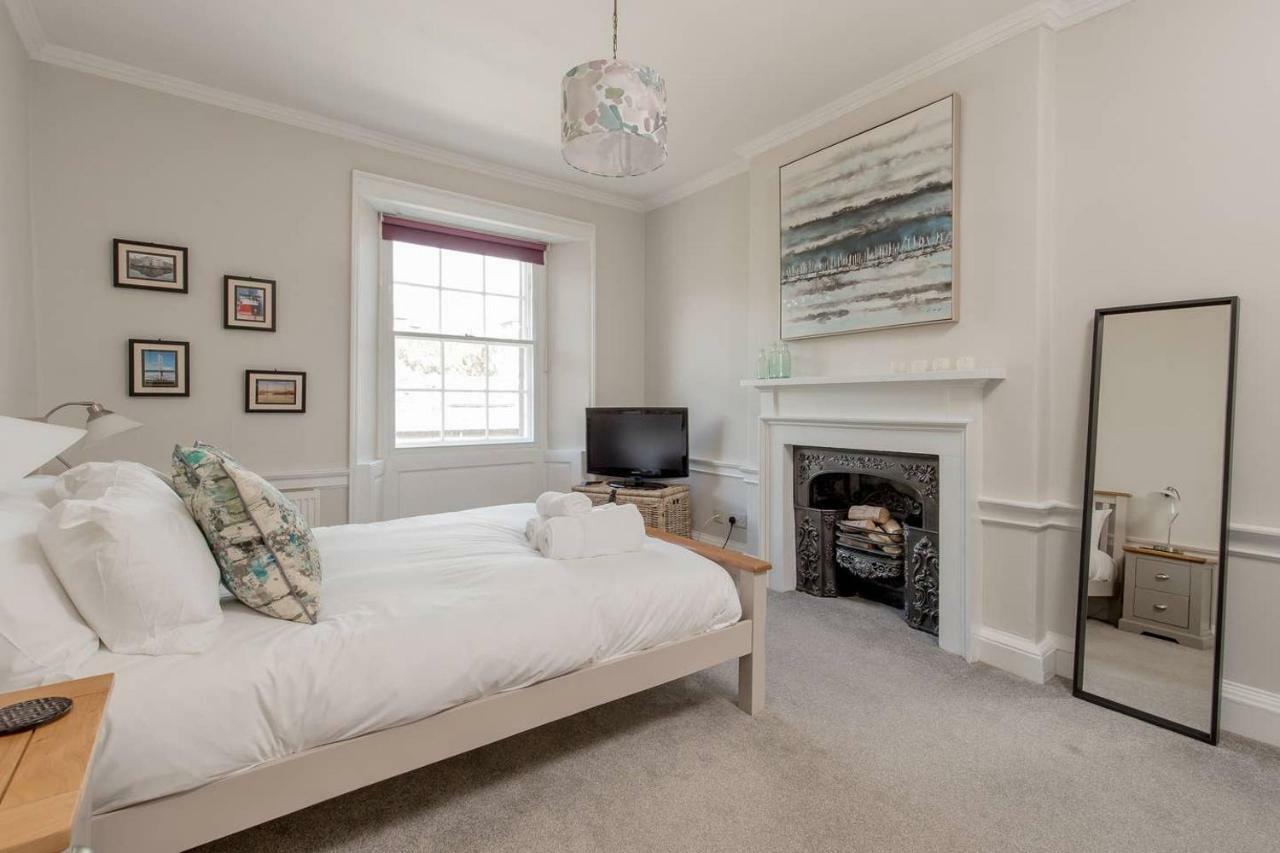 Altido Elegant Georgian 2-Bedrm Apt In Heart Of Old Town Lejlighed Edinburgh Eksteriør billede